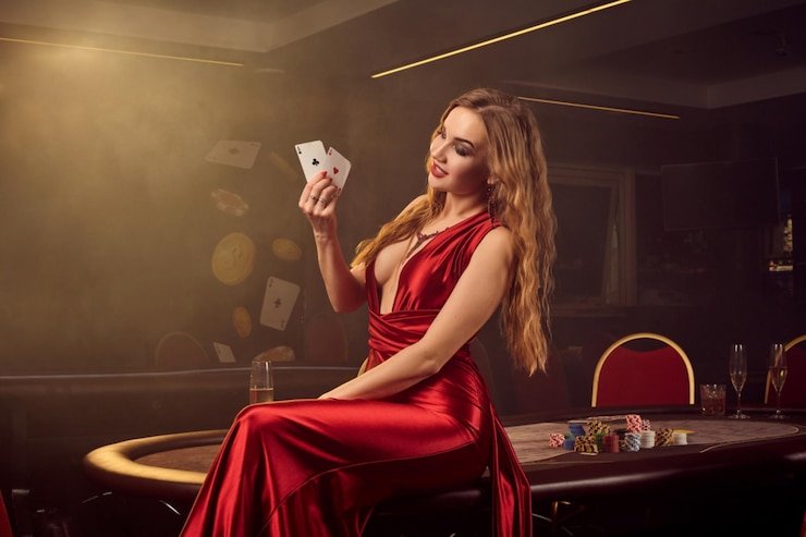 Dealer ramah memandu permainan Live Casino dengan fitur interaktif dalam streaming HD